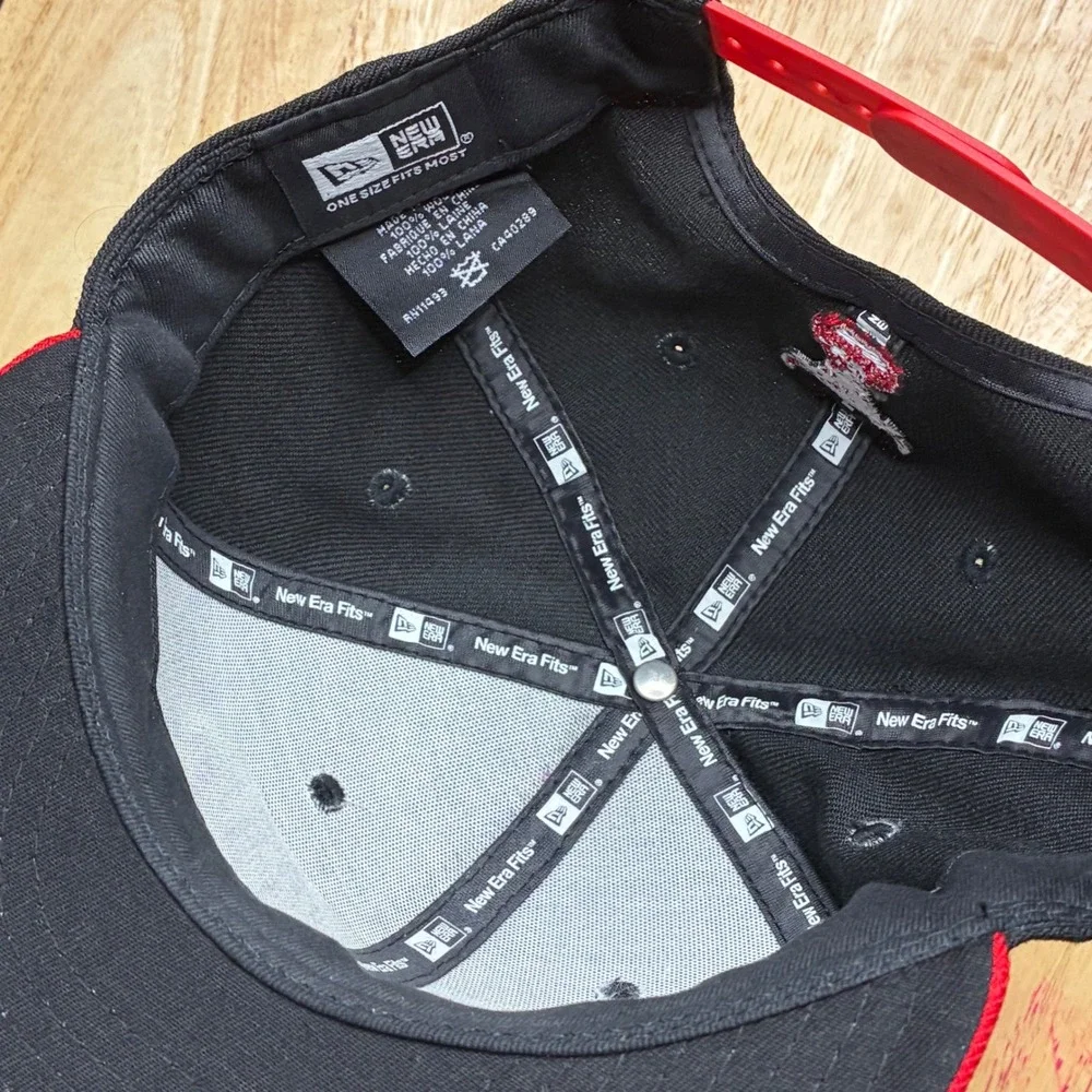 Vintage Y2K Chicago Bulls New Era Snapback Hat Black Red NBA Embroidered